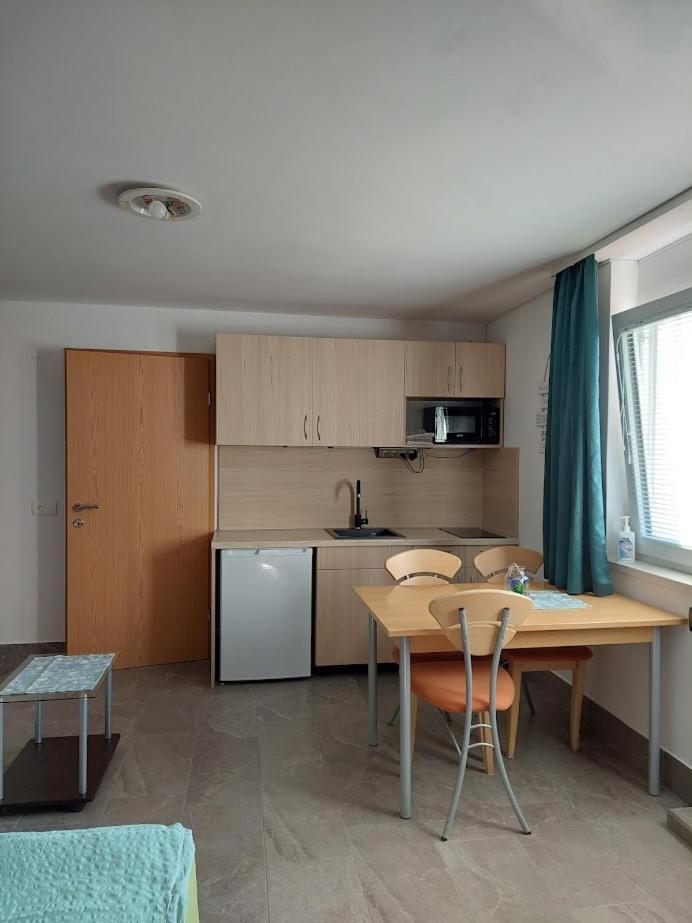 Studio Apartma Zirovnik 戈雷尼斯卡地区采尔克列 外观 照片